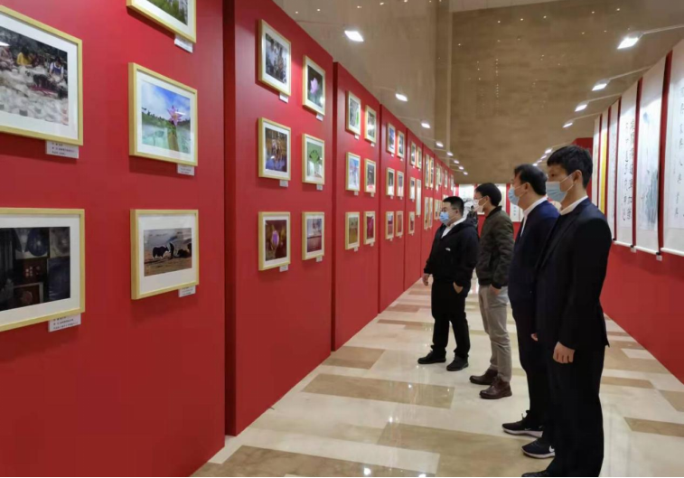 川發(fā)資管組織參觀“說廉、倡廉、行廉” 文化作品展覽